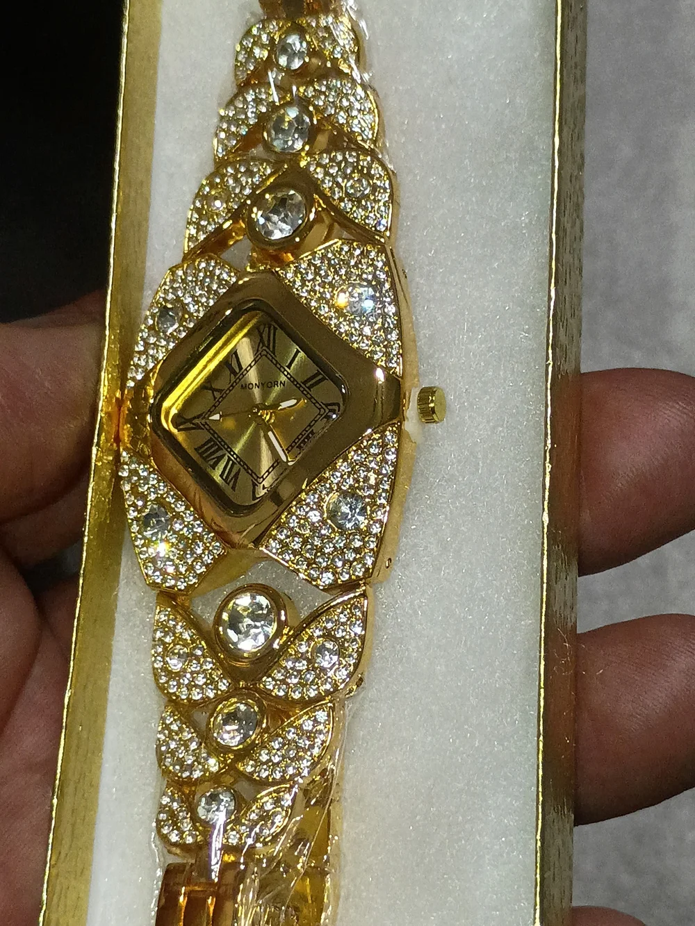 Monyorn elegant gold